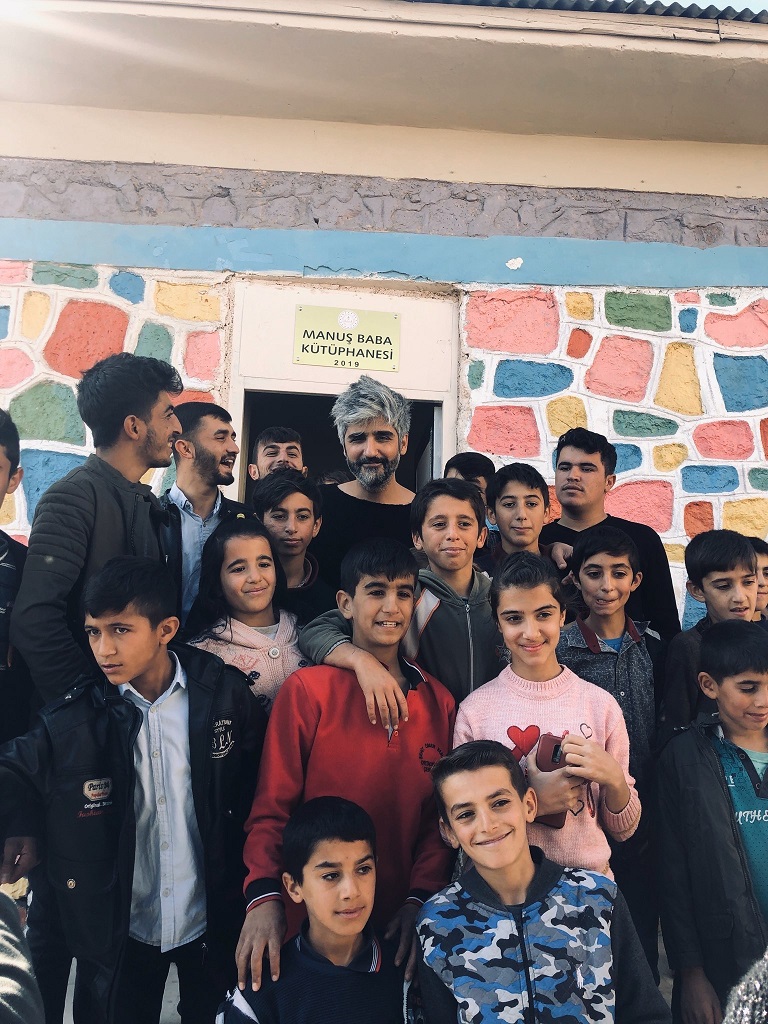'Manuş Baba kütüphanesi'ni ziyaret etti
