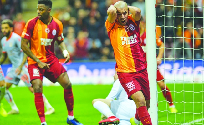 Galatasaraylı futbolcular taraftarlardan özür diledi