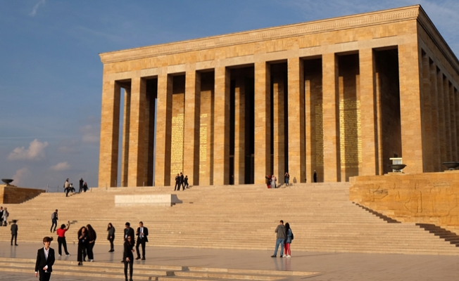 MEB Bakan'ı Selçuk öğretmenlerle birlikte Anıtkabir'de