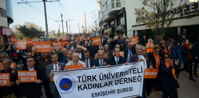 Eskişehir'de erkekler kadınlar için yürüdü