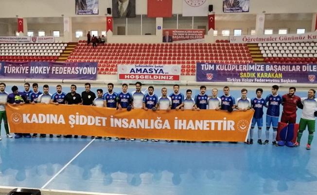 Süper Lig oyuncularından kadına yönelik şiddete pankartlı tepki