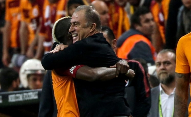 Çek ordan bir kuru, geldi Onyekuru!