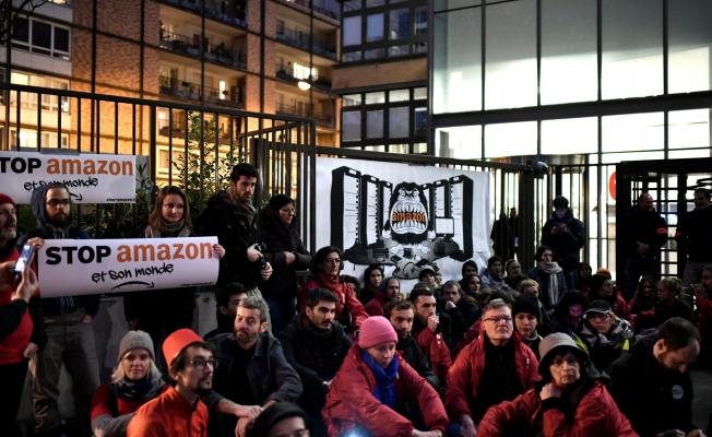 Avrupa'da 'Kara Cuma' protestoları