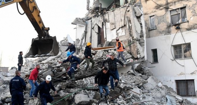 Arnavutluk'ta ölü sayısı 50'ye çıktı
