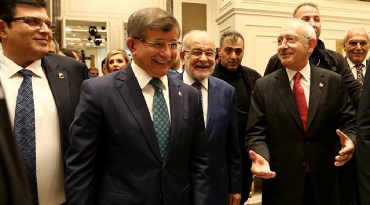 Kılıçdaroğlu ve Davutoğlu aynı etkinlikte