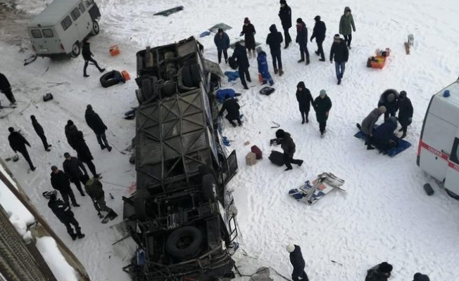 Rusya'da otobüs, köprüden düştü: 19 ölü