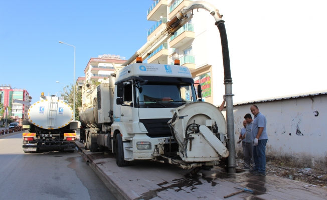 Antalya’da kanalizasyon temizliği