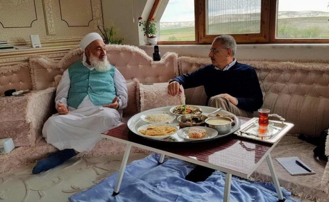"Menzil'in Ankara temsilcisi Diyanet İşleri'nin kadrolu imamı"