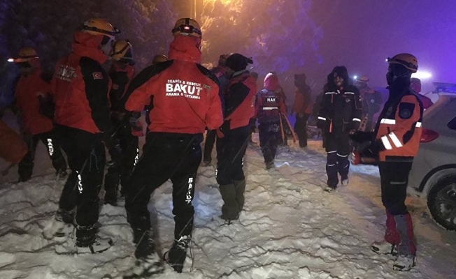 Uludağ'da kaybolan iki arkadaşı arama çalışmaları sürüyor