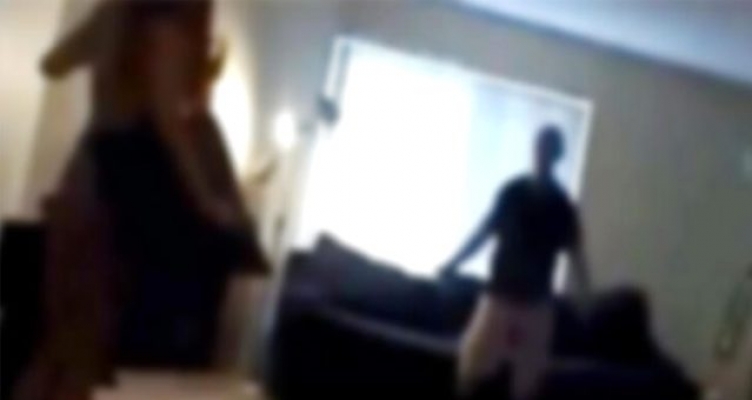 Geçimini kadınları tehdit ederek sağlıyor
