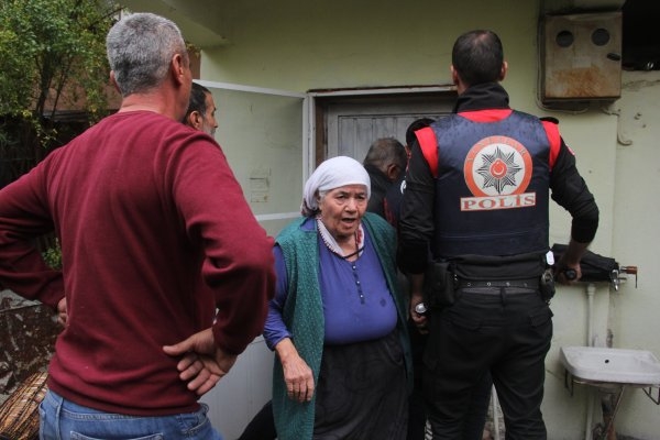 Adanalı boksör kahvaltıyı beğenmeyince bakın annesine ne yaptı...