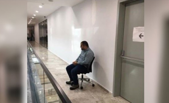 Ayağa kalkmayan personele ‘tuvalet önünde oturma’ cezası