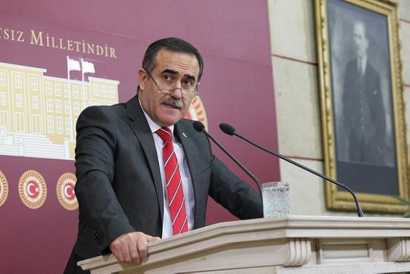 Parti yok, ama şimdiden birbirlerine girdiler