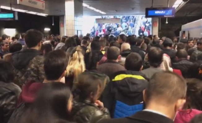 Metro raydan çıktı