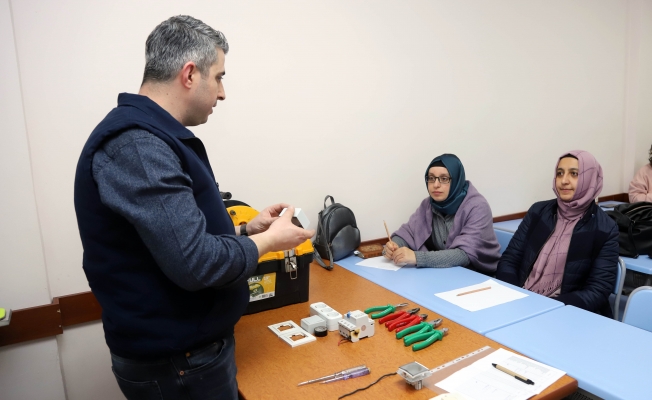 Kadınlara tamirat kursu