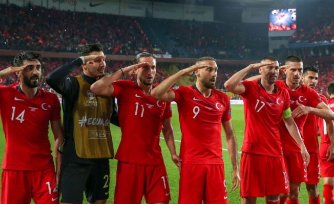 A Milli Takım'a UEFA'dan 'asker selamı' cezası
