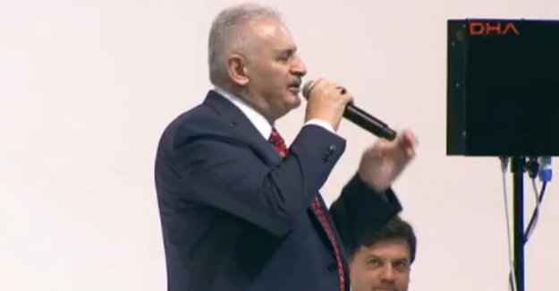 Binali Yıldırım'ın sesi kısıldı