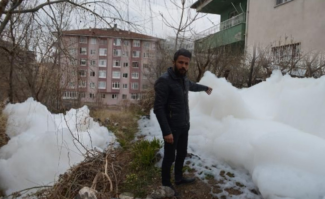 Yine esrarengiz köpük!