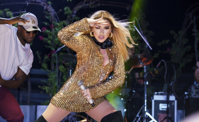 Hadise 'zararda'!