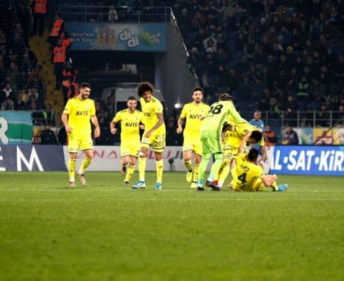 Fenerbahçe deplasman fobisini yendi
