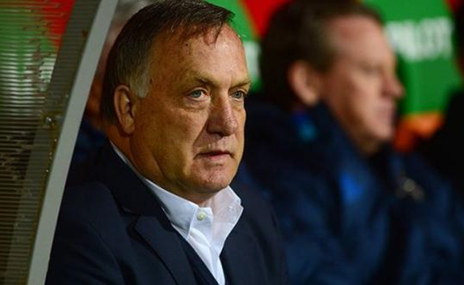 Dick Advocaat ekibiyle ülkesine gitti