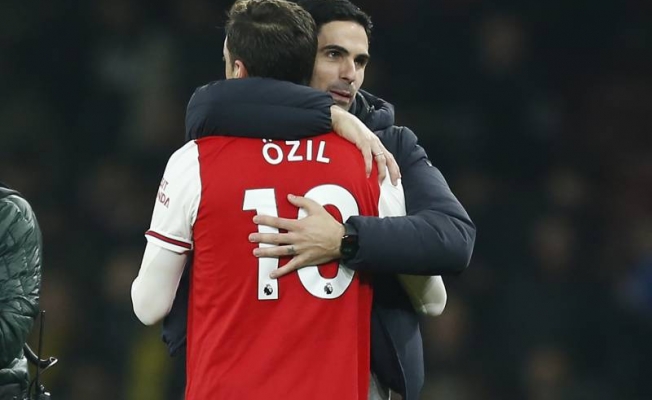Ada futbolunda mutlu Mesut