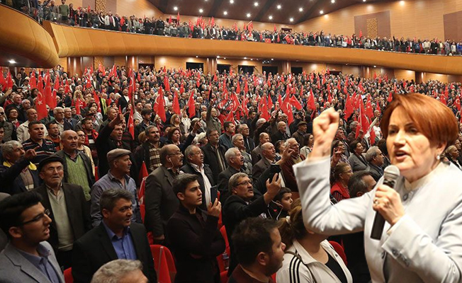 Akşener saldırı girişimlerine rağmen direniyor; milyon kere 'hayır'