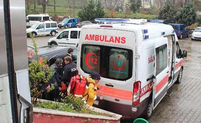 Sınıfta dehşet! Bıçağı arkadaşının boynuna sapladı