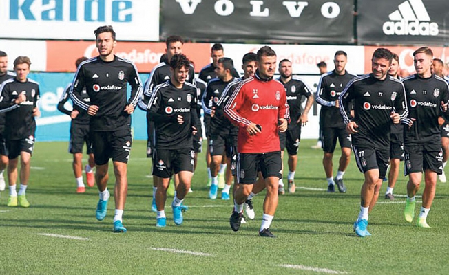 Beşiktaş' ta iki oyuncu takımdan ayrılabilir