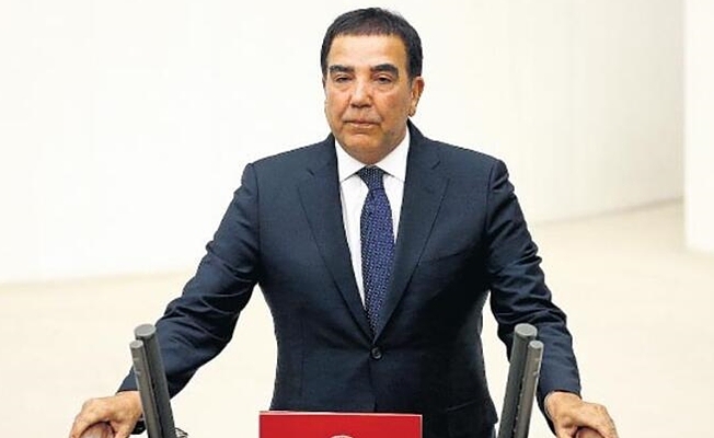 Toprak; Rahşan Ecevit, örnek bir eş, örnek siyasetçi, aydın ve mütevazı bir Türk kadınıydı