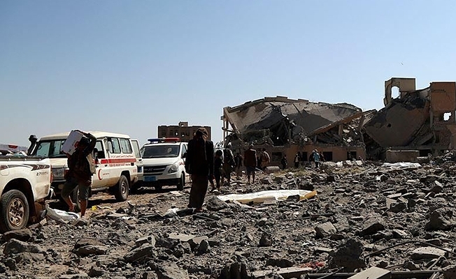 Yemen'de Husiler askeri kampa saldırdı