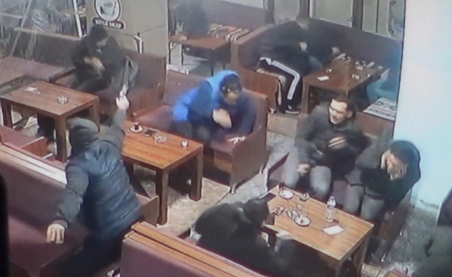 Kahvehanede silahlı çatışma