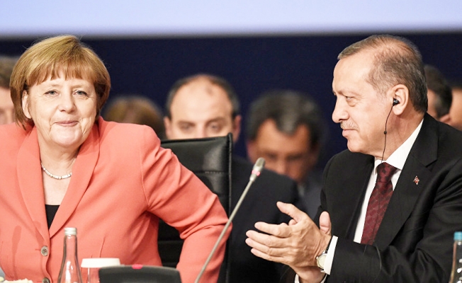 Rum liderden Merkel’e rica: Türkiye ile aramızı yapın