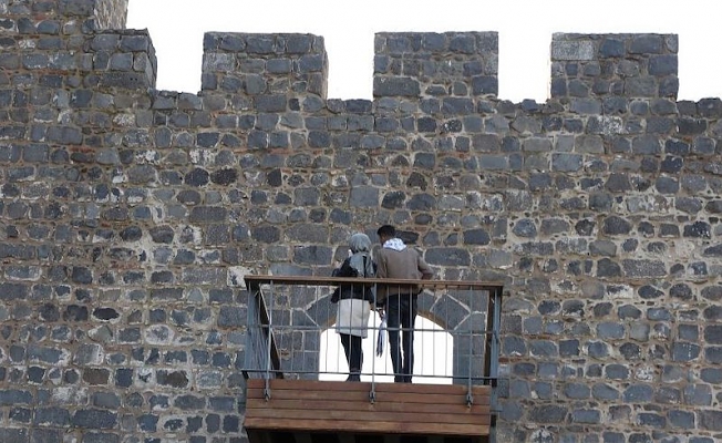 Diyarbakır Surlarına balkon yaptılar!