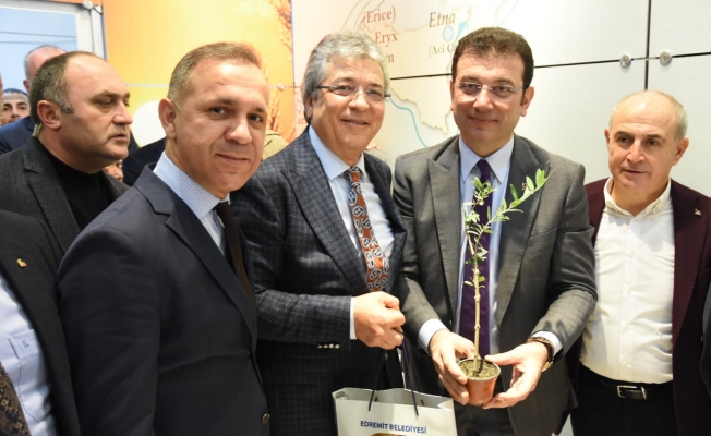 Arslan ve İmamoğlu zeytin fidanı dağıttı