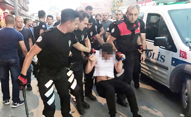 Zabıta süpürge ile hayat kurtardı
