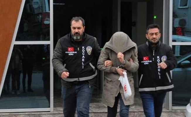 Babasını öldürdü, alışverişe çıktı