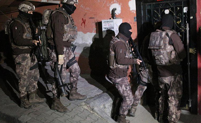 O mahalleye 300 polis birden baskın!