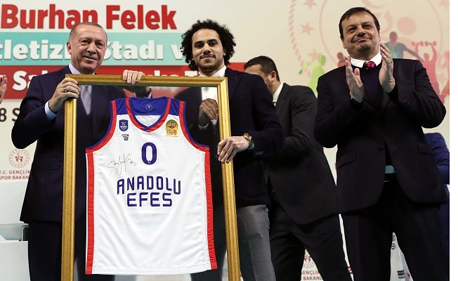 Shane Larkin, ismiyle ilgili tartışmaları yanıtladı