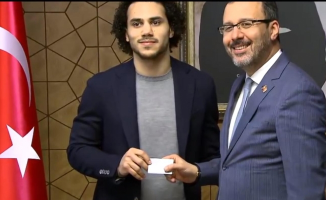 Larkin kimliği kaptı