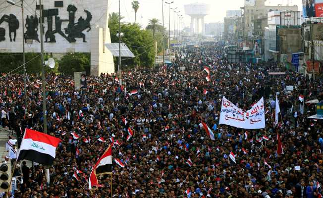 Irak'ta yüzbinlerce kişi yolsuzluğa karşı sokaklara döküldü