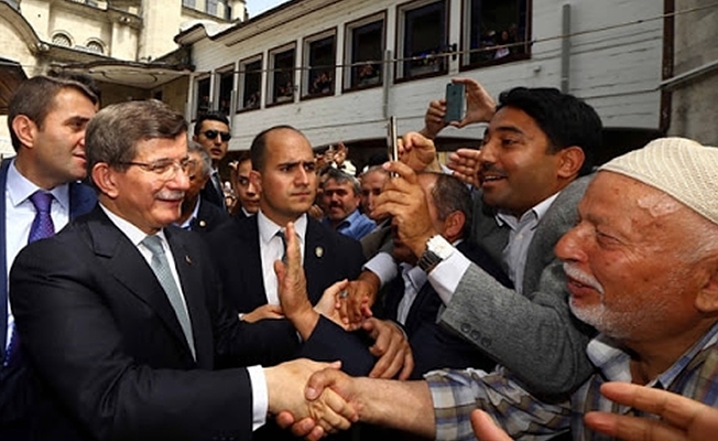 Davutoğlu'na görkemli karşılama