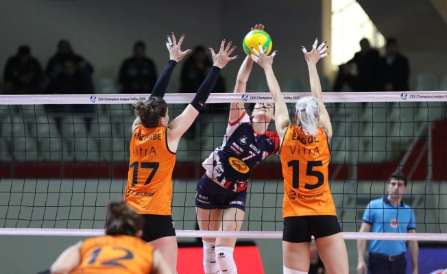 Eczacıbaşı CEV'de grubu yenilgisiz lider tamamladı