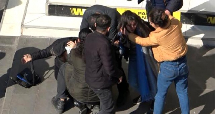 Kadınlar birbirini dövdü