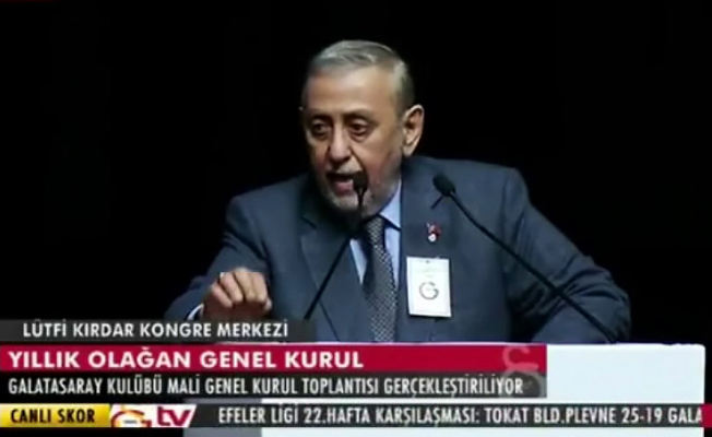 Tayyip Erdoğan'ı öven bakanın babasını Galatasaraylılar 'yuhladı'