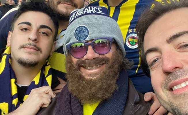 Eski yıldız derbide kılık değiştirdi