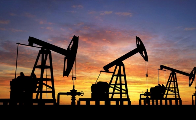 Petrol devleri eriyor