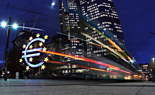 Euro Bölgesinin büyüme tahmini düşürüldü