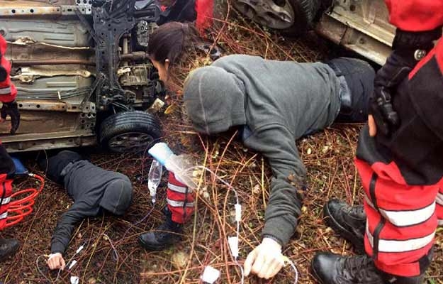Araç altında sıkışan sürücü 9 saat sonra kurtarıldı