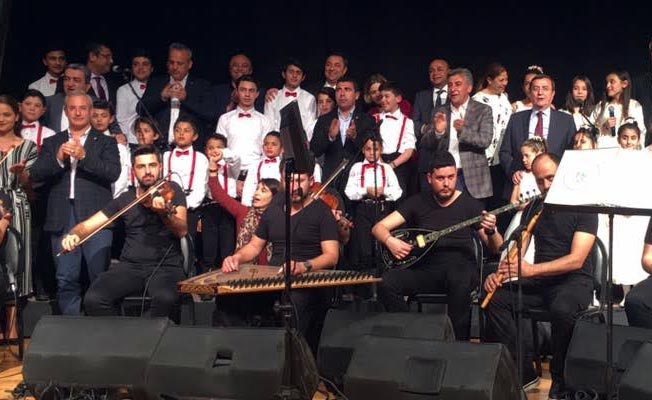 Mülteci çocuklardan 'barış türküleri'